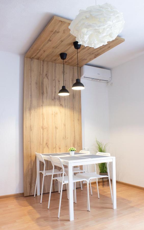 Laurel Apartments บาร์ ภายนอก รูปภาพ