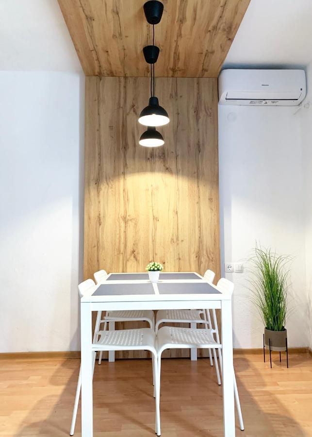 Laurel Apartments บาร์ ภายนอก รูปภาพ