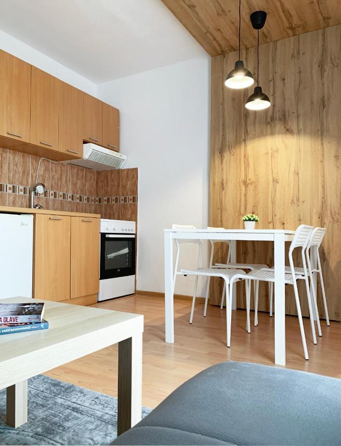 Laurel Apartments บาร์ ภายนอก รูปภาพ